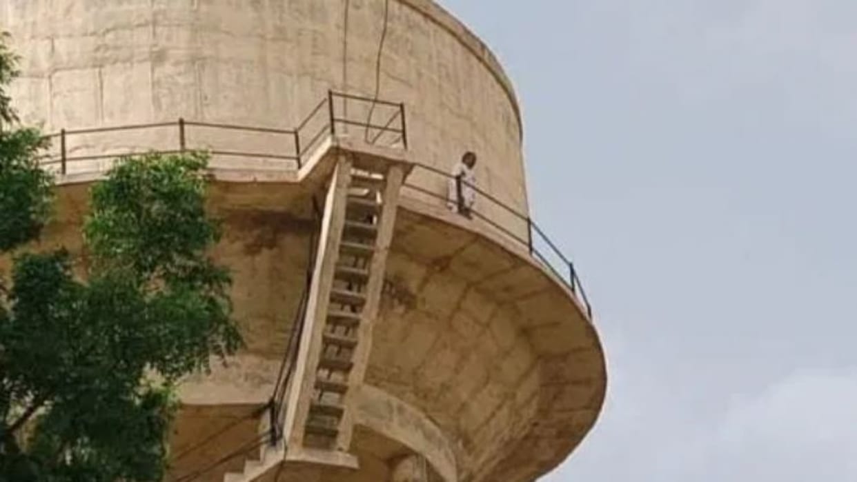 Sikar News: 65-Year-Old Man Climbs Water Tank, Rescued After Hours-Long Operation