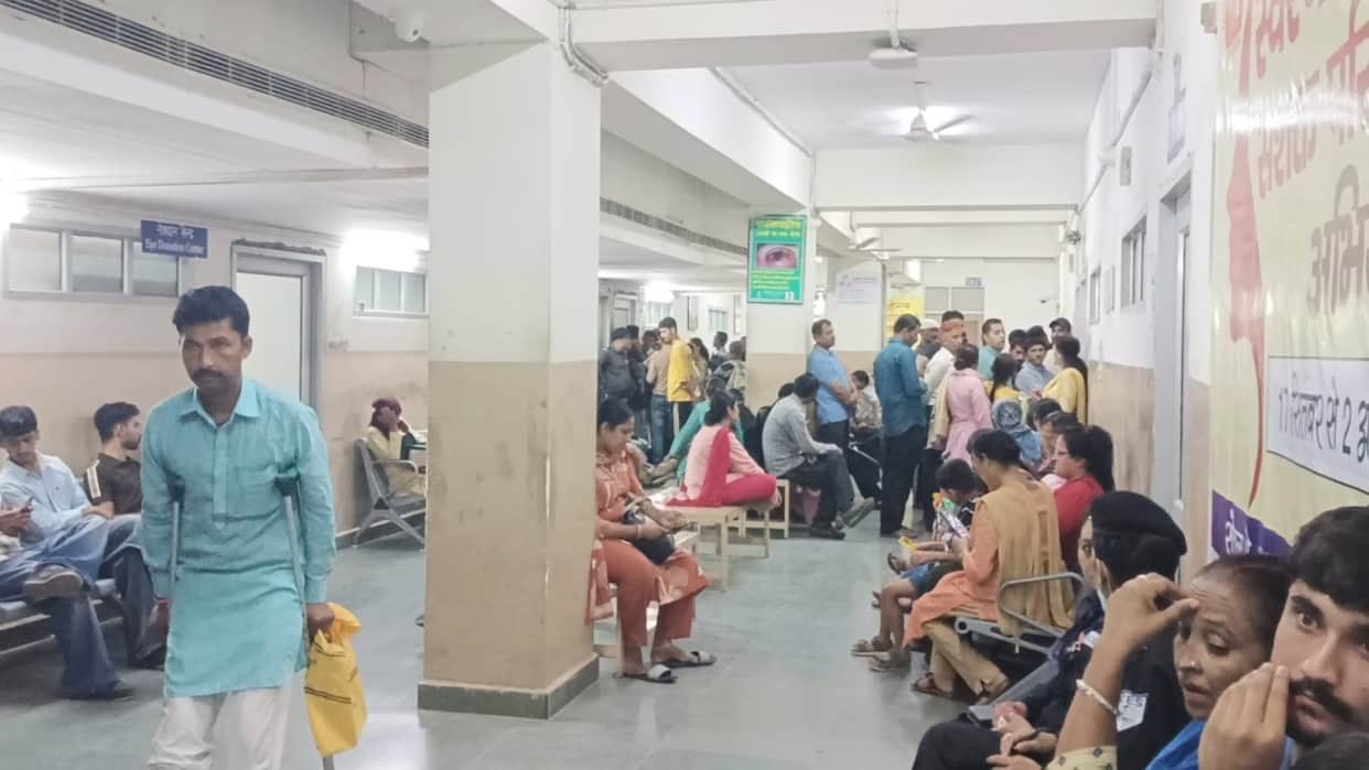 Sirmaur: Traveling hundreds of kilometers for a disability certificate, yet waiting for hours, see the ground
