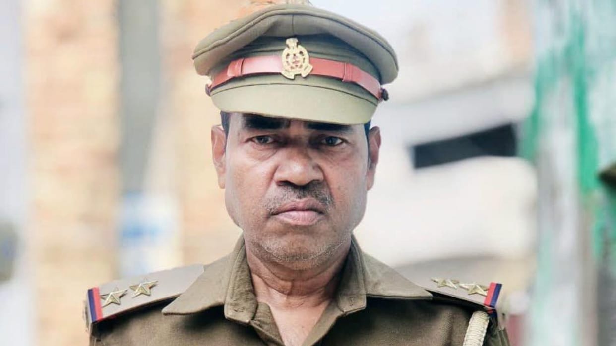 Jhansi: Sub-Inspector who transferred from Fatehgarh a month ago dies; suspected heart attack.