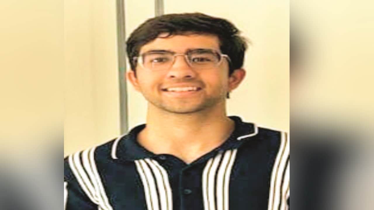 आकर्ष गुप्ता हिमाचल के टाॅपर बने।