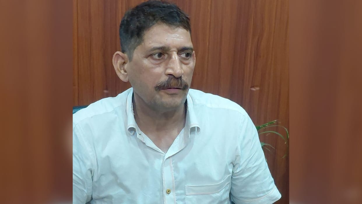 Anti-Corruption unit arrested an Urdu translator while he accepting bribe of ₹20,000 in Varanasi