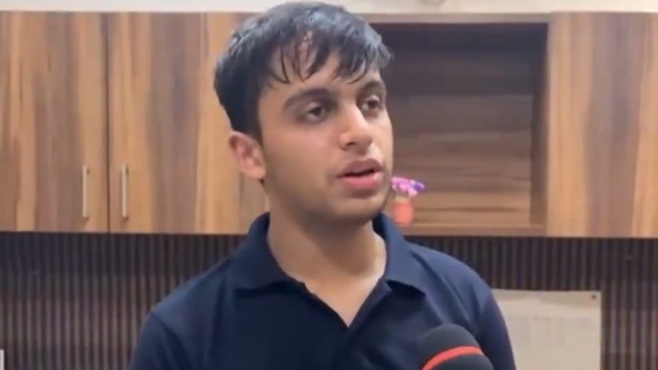 Neet-ug 2026:लुधियाना के आर्यन रहे अव्वल, दादी के कैंसर से जूझते देखा; यही  दर्द बना सफलता का कारण - Ludhiana Aryan Gupta Topped Neet-ug For Medical  Admissions - Amar Ujala Hindi News
