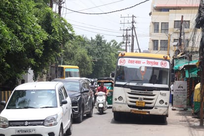 Passengers dropped off on the road instead of at designated stops; speeding continues unchecked; city buses in