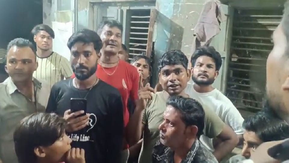 Uproar over power cuts in Chhata in Mathura