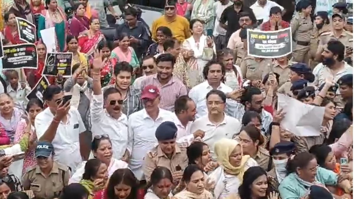 Deharadun: राहुल गांधी का आज 'छात्रों की गूंज' कार्यक्रम,  विरोध में भाजपा महिला मोर्चा का पैदल मार्च