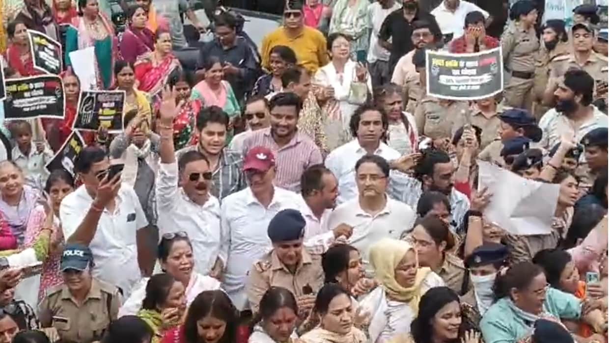 BJP Mahila Morcha foot march in protest against Rahul Gandhi event Dehradun Uttarakhand News