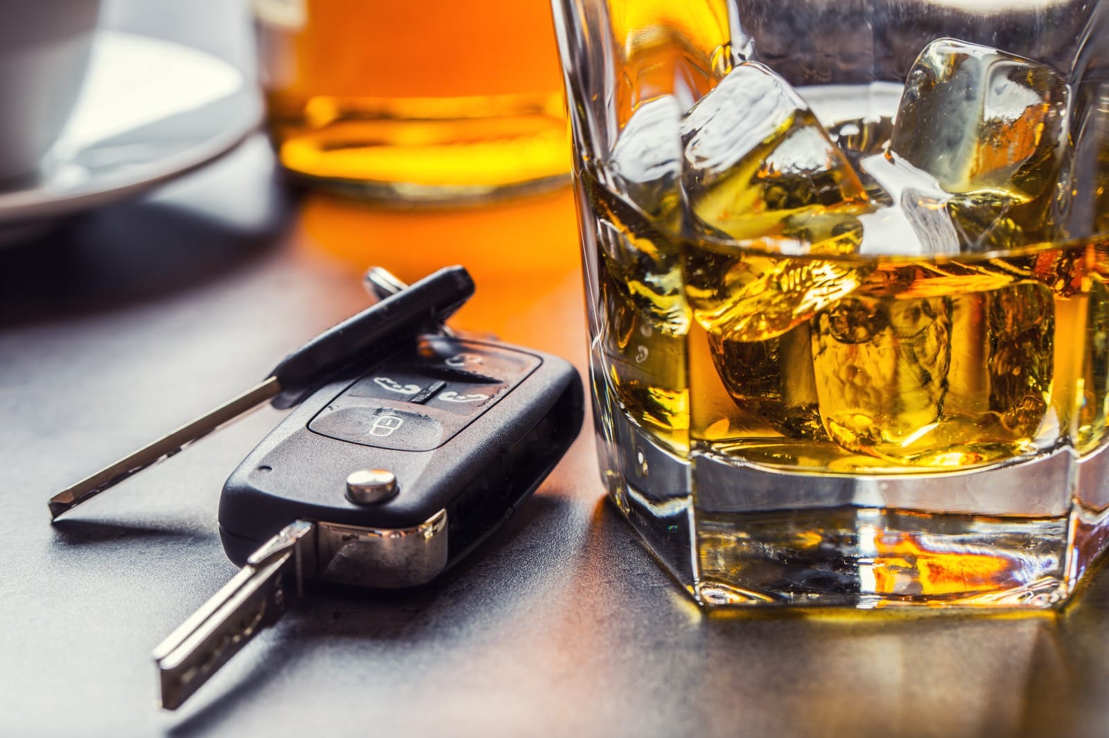 Car Drinking Rules: Action can be taken for drinking alcohol while sitting in a car mein drink na karein