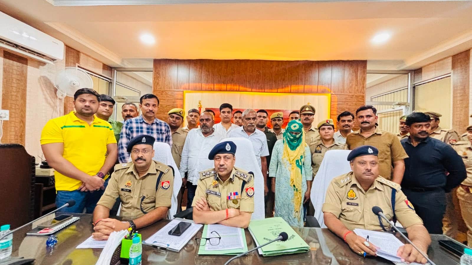 पुलिस की गिरफ्त में आरोपी