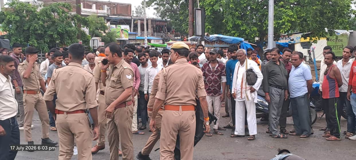 Truck drags cyclist for 10 metres on Kanpur-Jhansi Highway, labourer dies; driver caught by locals