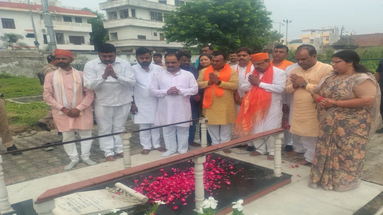 BJP leader Prakash says Rahul Gandhi should reveal his true religion and caste to the country.