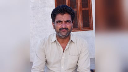 मृतक का फाइल फोटो व परिवार