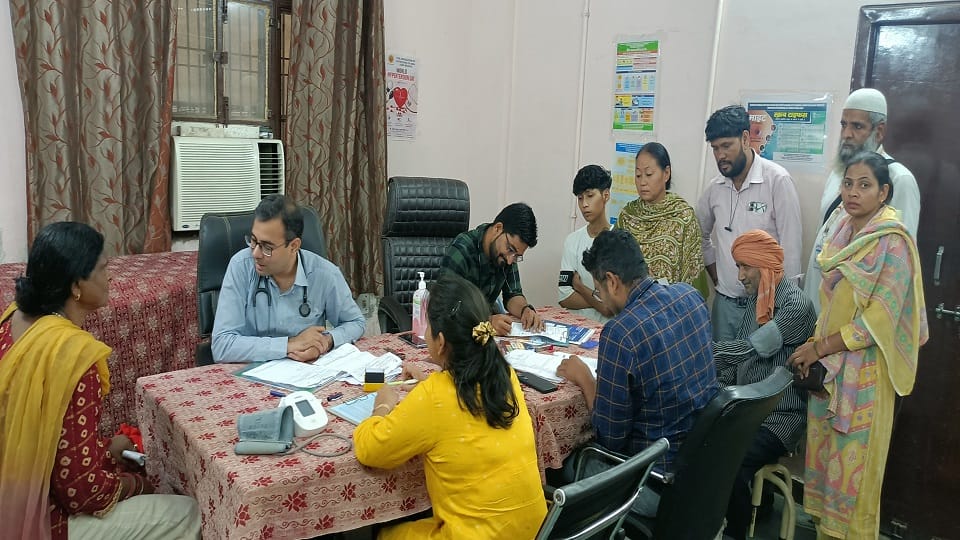 Scorching Heat and Humidity Trigger Health Issues, Patient Numbers Rise in Agra
