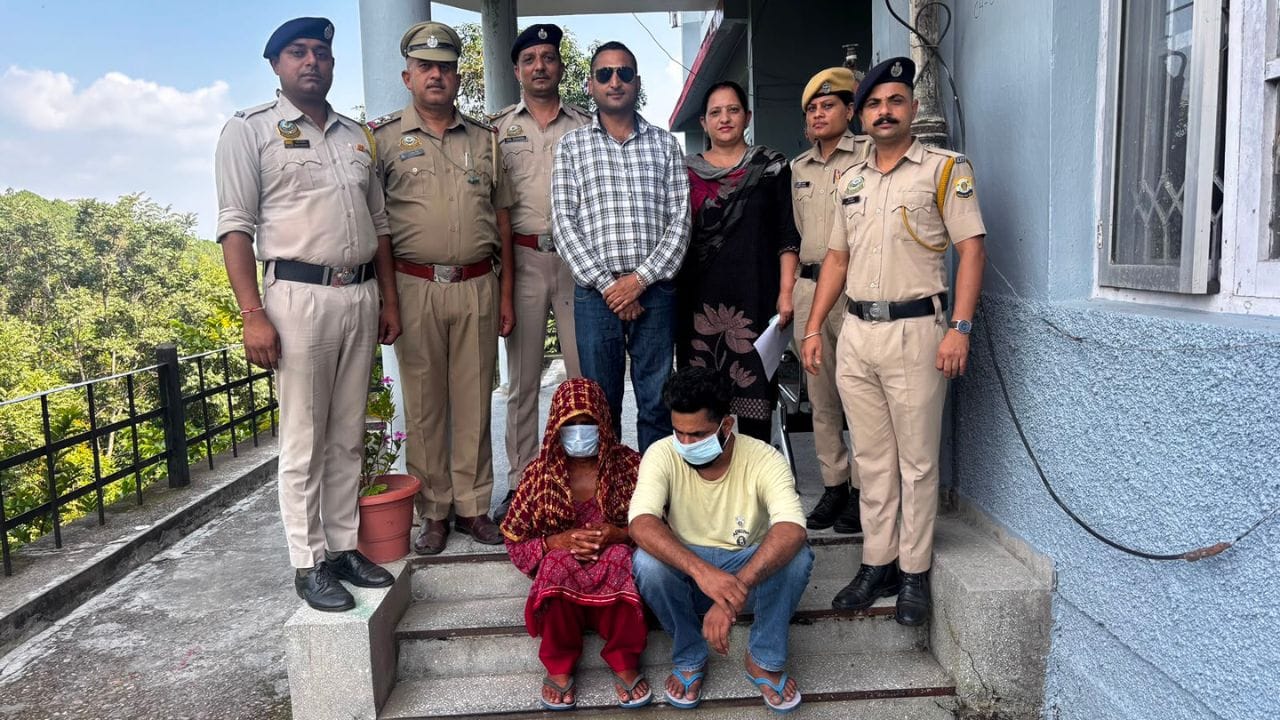 पुलिस की गिरफ्त में आरोपी।
