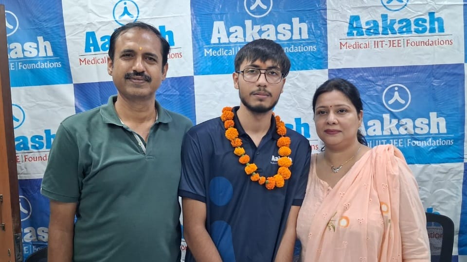 Gitansh Sarin from Jalandhar has secured All India Rank 8 in NEET.