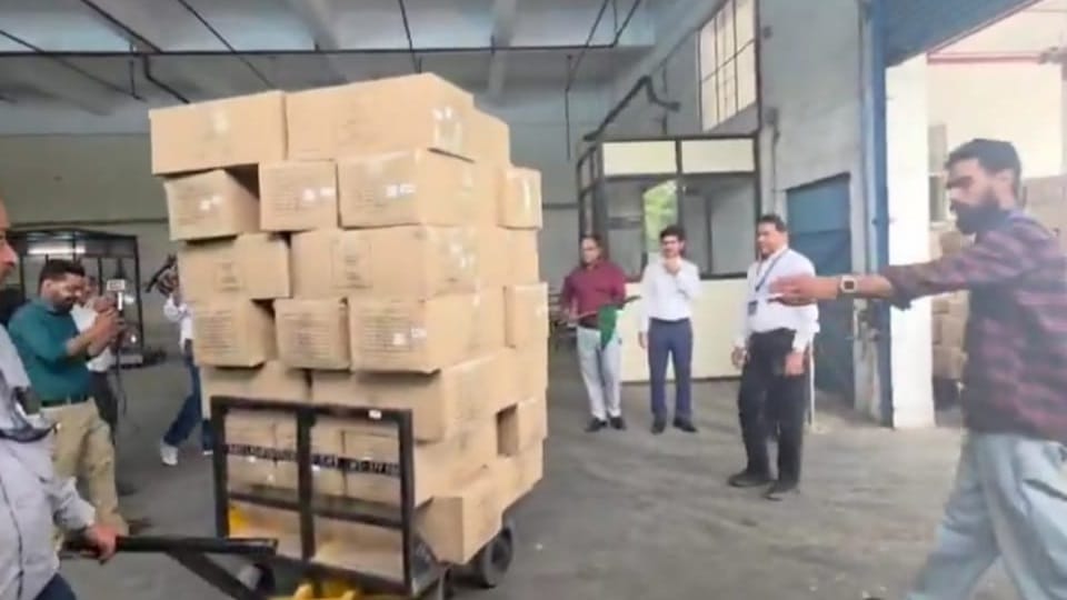 India-UK CETA  First consignment of readymade garments dispatched from Amritsar Airport to UK