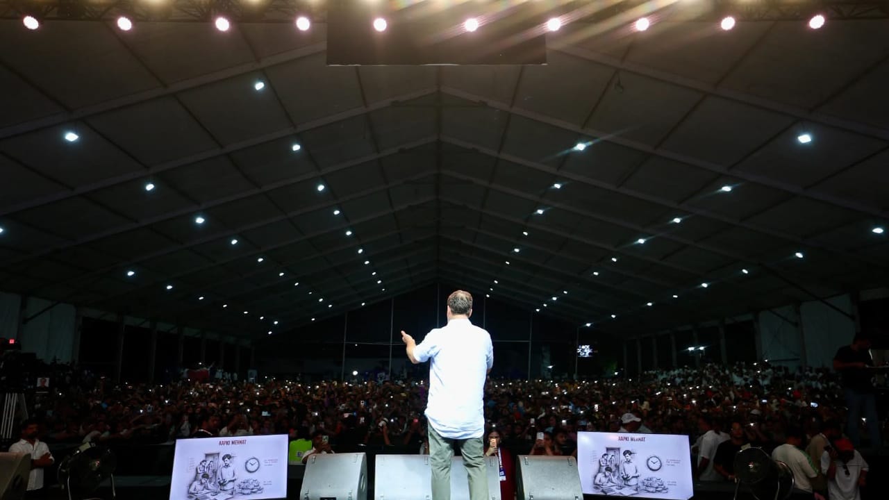 Rahul Gandhi Grand Stage Entry Students Impressed Unique Style Beyond Politics Chhatron Ki Goonj Dehradun