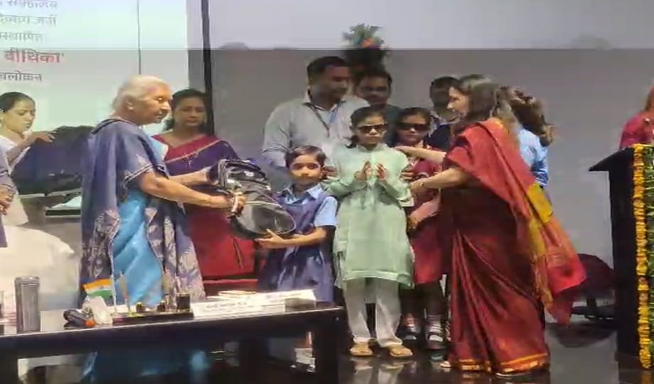 Governor said: Create a book featuring the artworks of deaf-mute children and distribute it to as many schools
