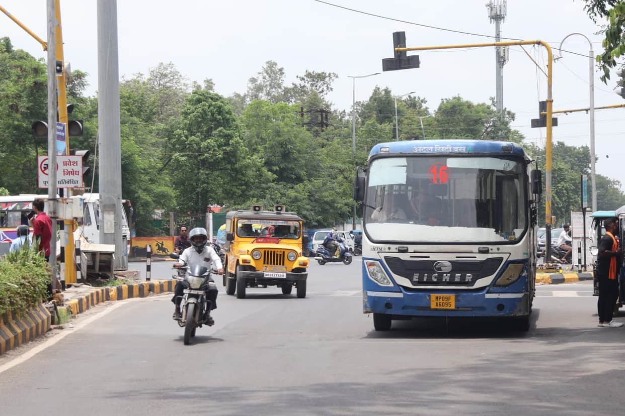 Passengers dropped off on the road instead of at designated stops; speeding continues unchecked; city buses in