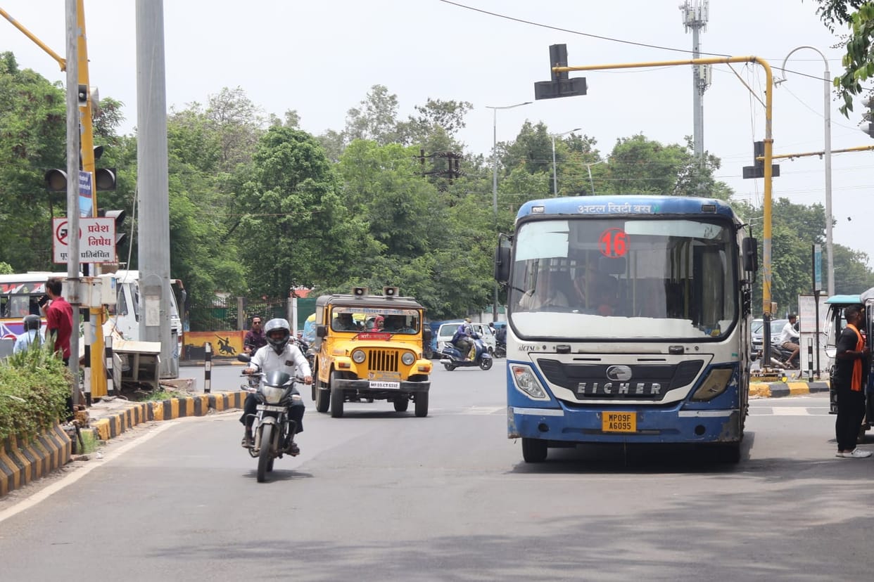 Passengers dropped off on the road instead of at designated stops; speeding continues unchecked; city buses in