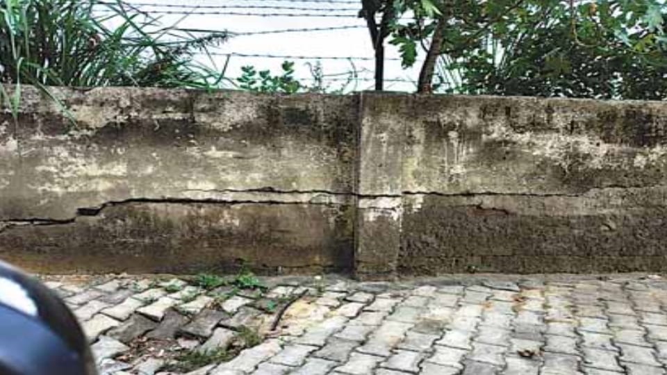 Five Lifts Out of Service, Sinking Road and Cracked Walls Leave 200 Families in Trouble at Supertech Sports Ci
