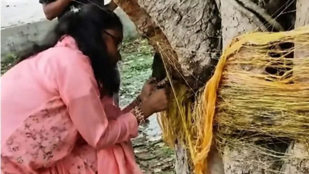 Teacher suspended in Siwan for allegedly cutting Vat Savitri threads and using abusive language
