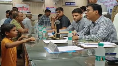 छात्र ने डीएम से की शिकायत