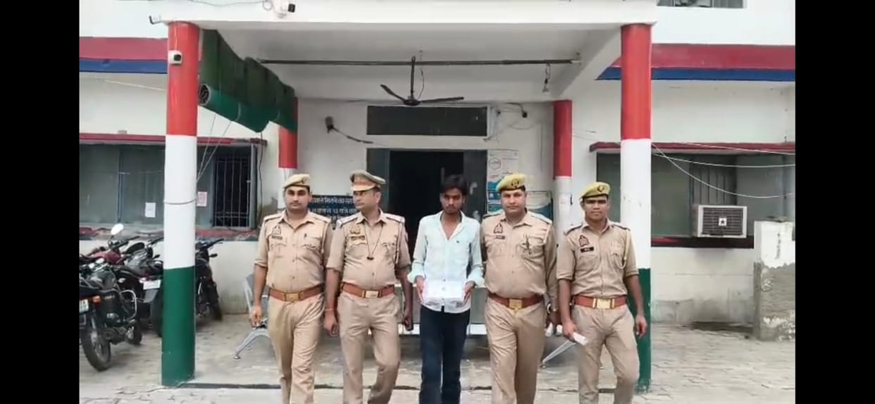 Auraiya 25,000 reward accused arrested with country-made pistol and cartridges