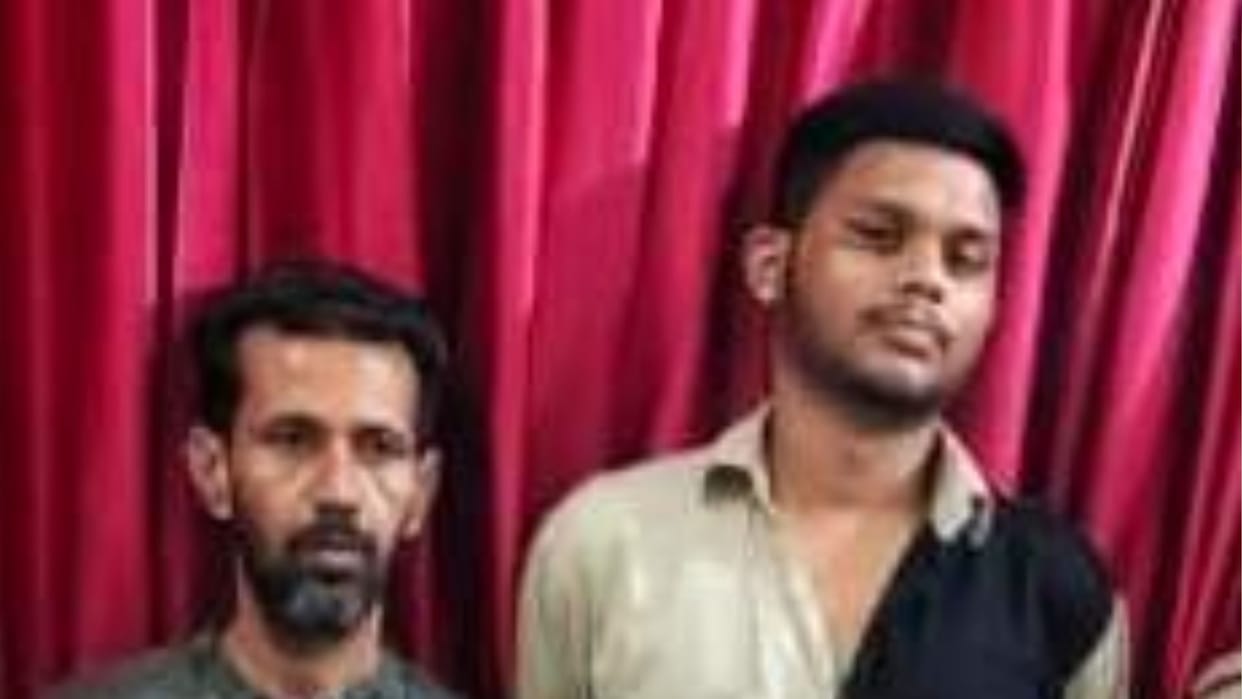 Two youths caught with ₹28 lakh on Howrah Mail on PDDU nagar junction in chandauli