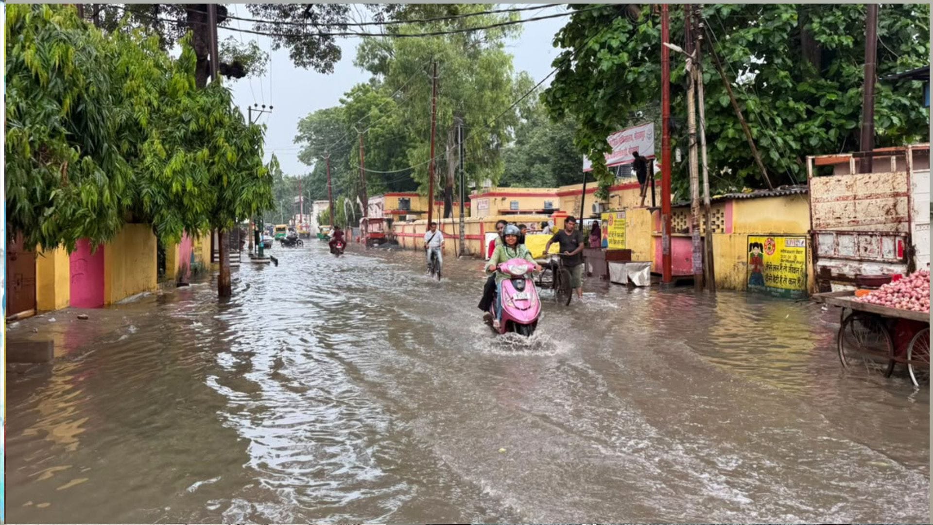 Nine drains overflow after heavy rain in Gorakhpur,Waterlogged roads