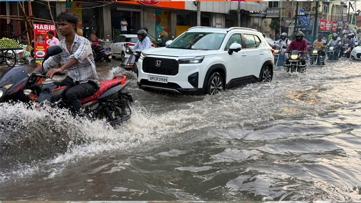 Nine drains overflow after heavy rain in Gorakhpur,Waterlogged roads