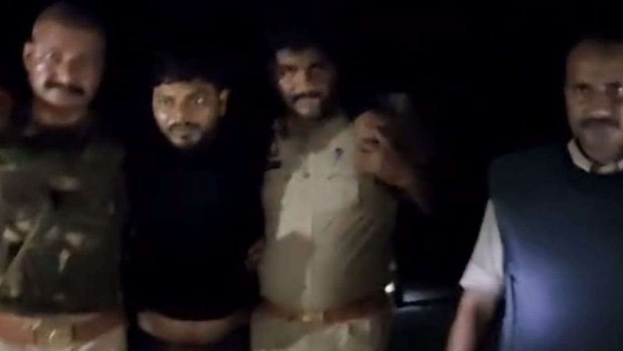 Lover launched deadly attack in azamgarh Fled house thinking girlfriend dead arrested after encounter