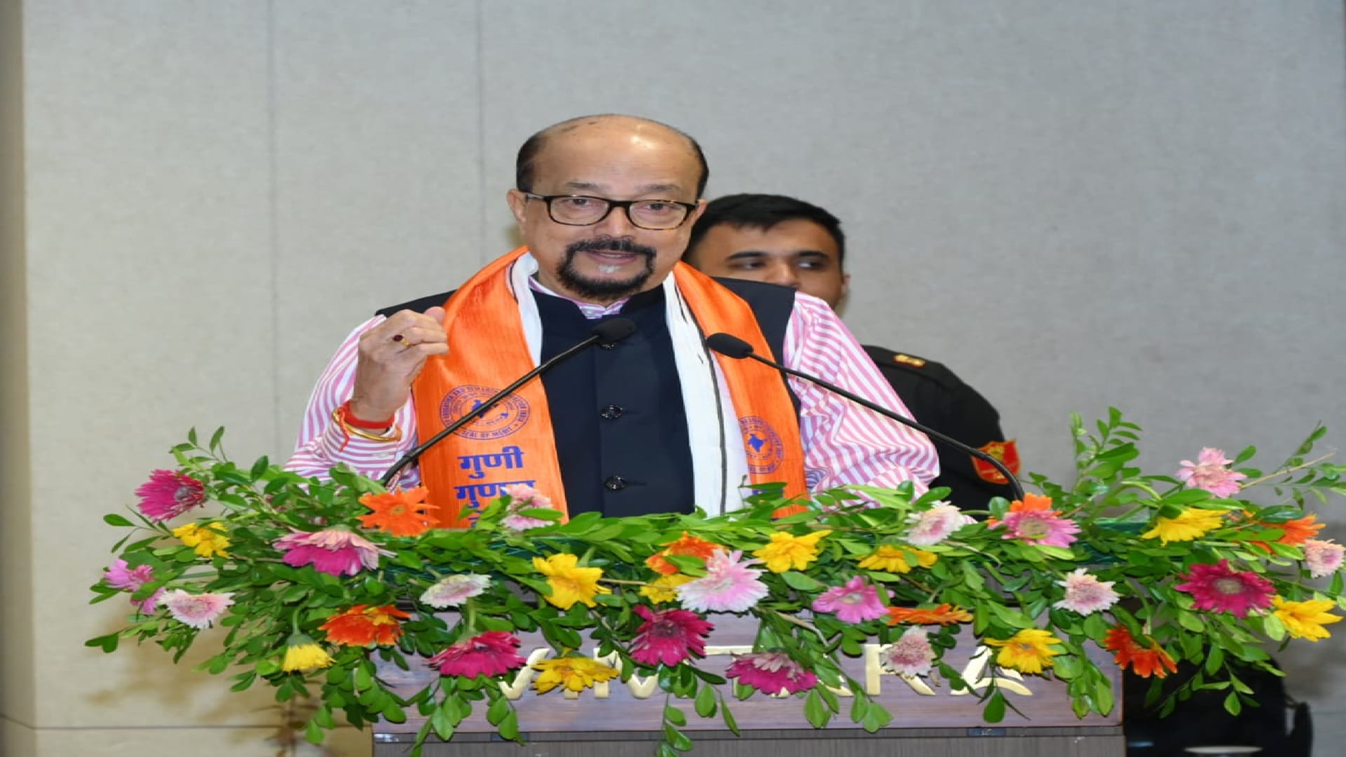राज्यपाल रमेन डेका