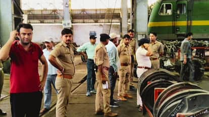 Crane cable snaps pulley falls head worker below colleagues create an uproar refuse to work in chandauli