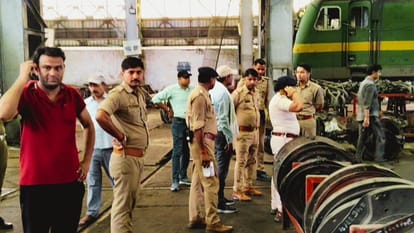 Crane cable snaps pulley falls head worker below colleagues create an uproar refuse to work in chandauli