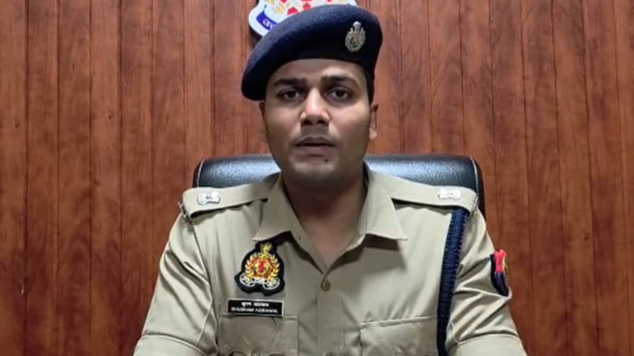 Two arrested including cunning woman for blackmailing using an obscene video in Bhadohi