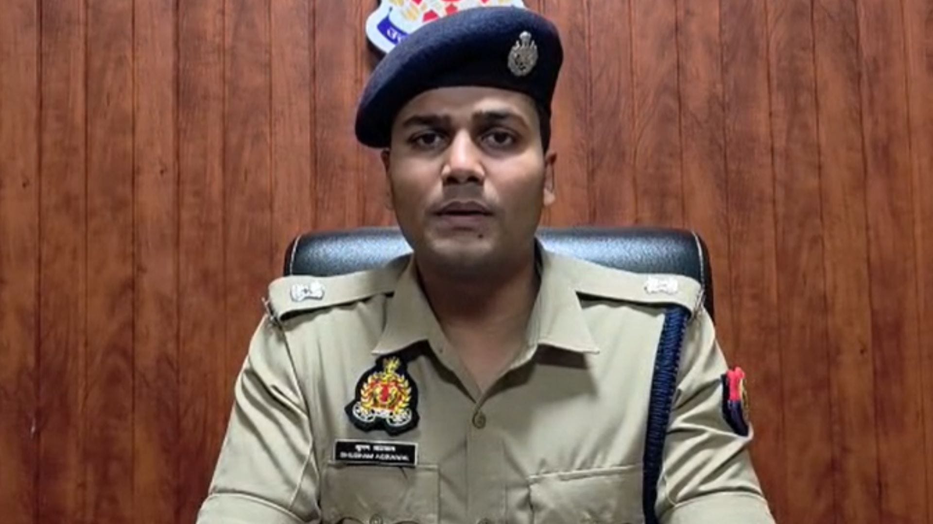 मामले की जानकारी देती पुलिस