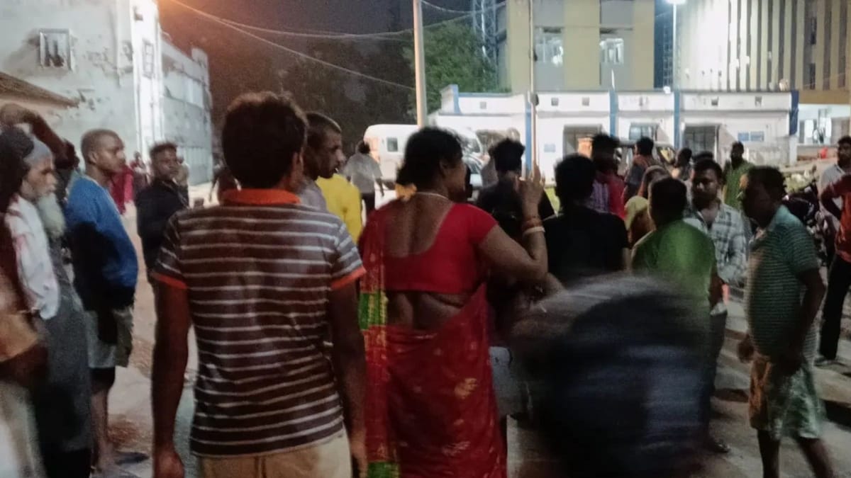 Bihar: सांप काटने से किशोर की मौत के बाद GMCH में बवाल! डॉक्टरों पर हमला, इमरजेंसी वार्ड बना रणक्षेत्र