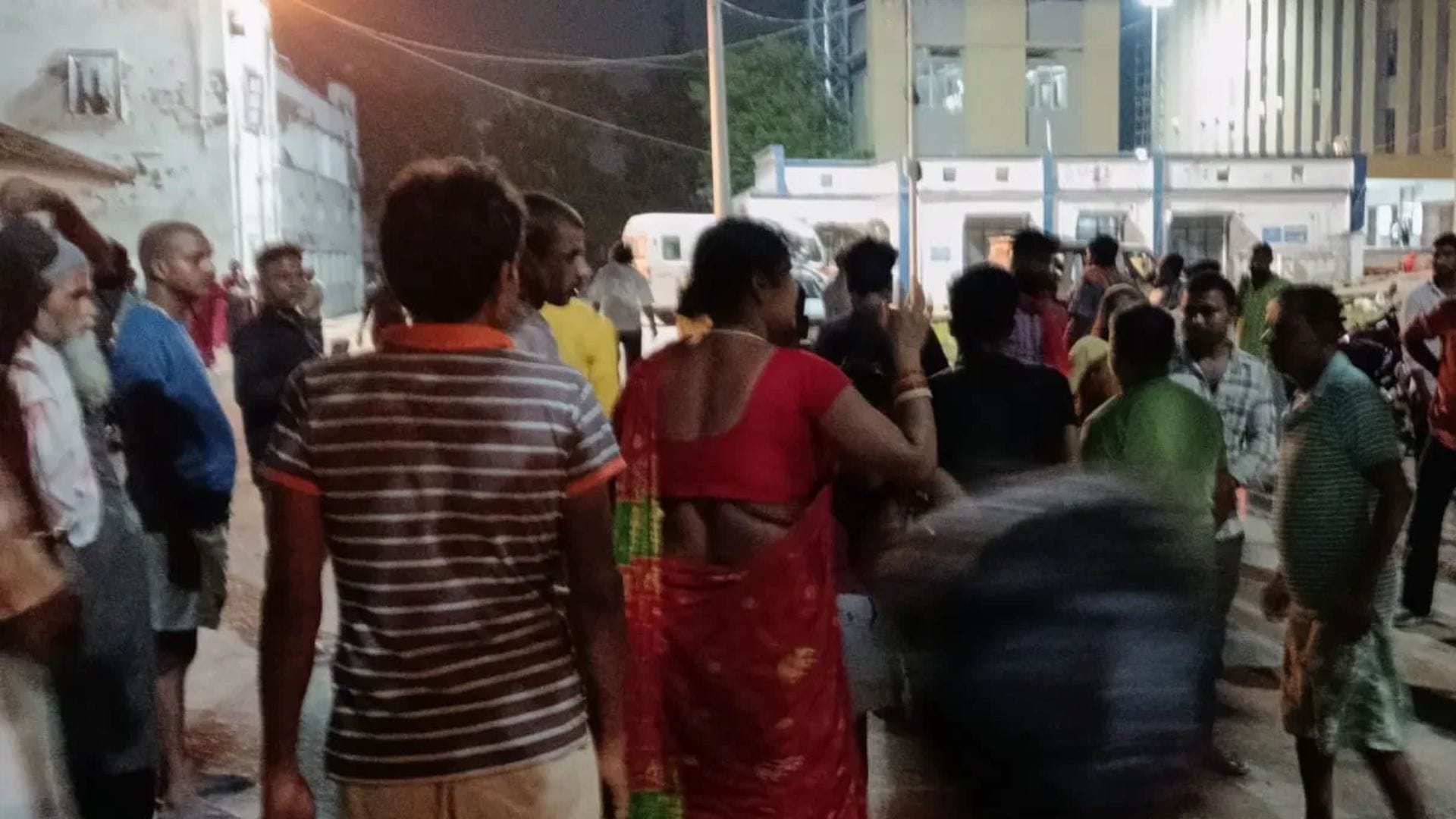 मौत के बाद पूर्णिया जीएमसीएच में हंगामा करते परिजन