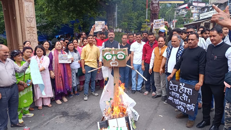Councilors furious against the one-sided contract of the Municipal Chairman