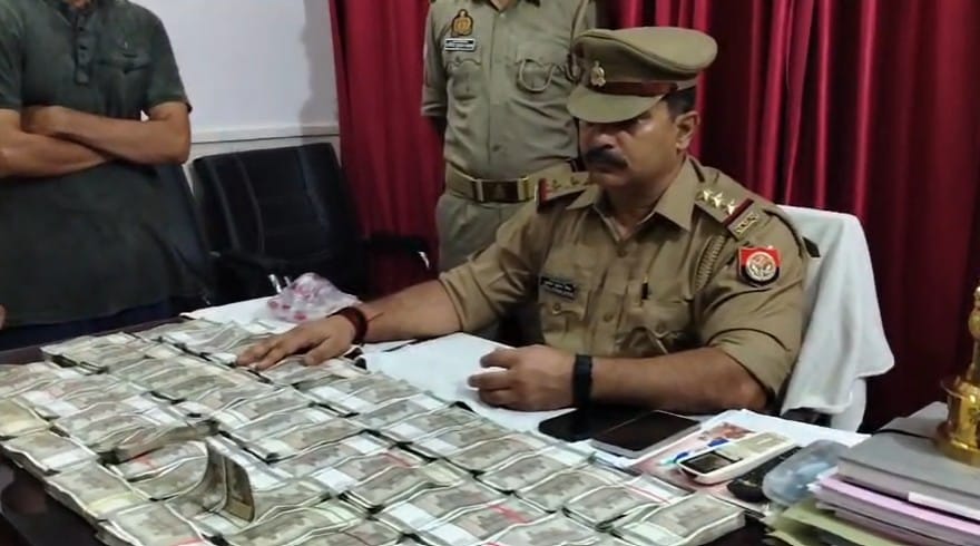 Chandauli Two suspects arrested 28 lakh Kolkata Mail Income Tax Department notified action follow