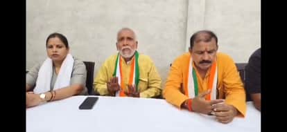 प्रेसवार्ता करते धर्मराज सिंह चौहान