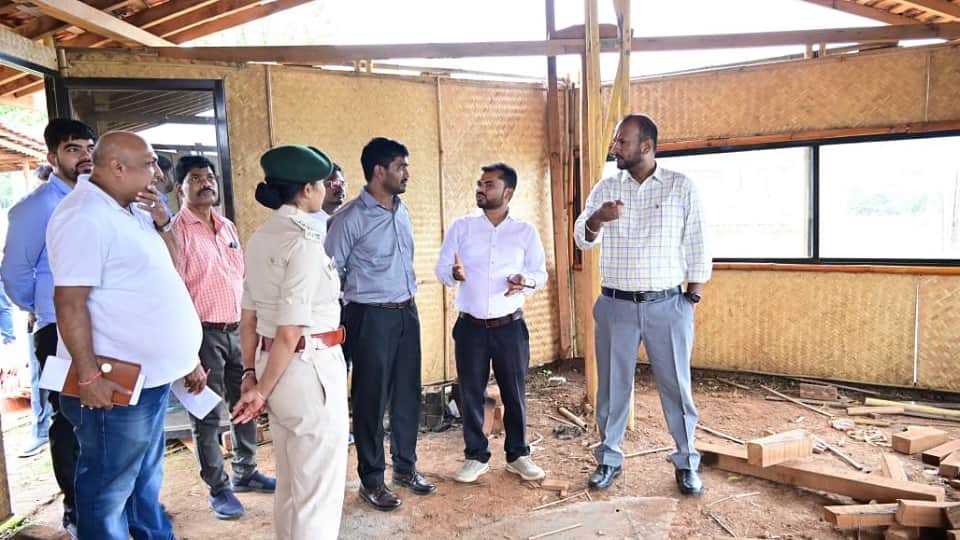 पर्यटन स्थलों का होगा कायाकल्प, कलेक्टर ने जायजा लिया