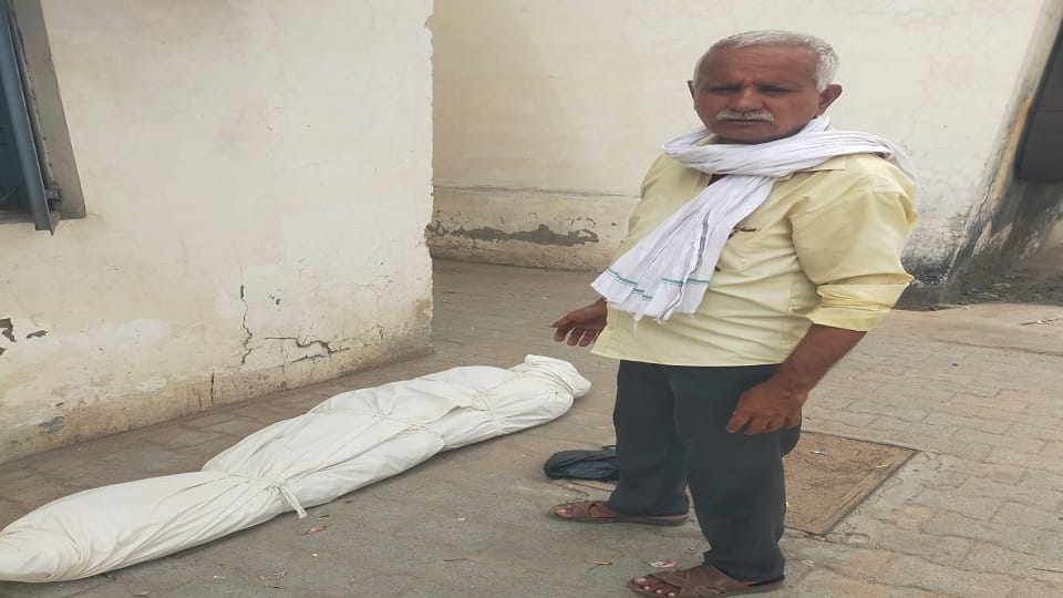 staff left body on floor in sun after post-mortem in agra
