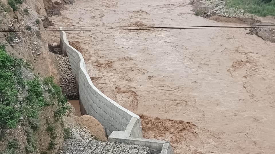 पठानकोट में उफान पर चक्की दरिया