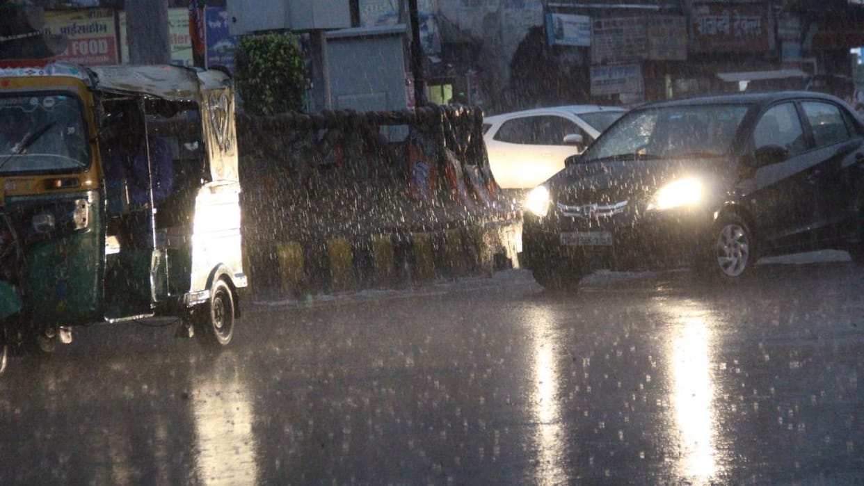 Jhansi: Monsoon active again; rain expected for a week