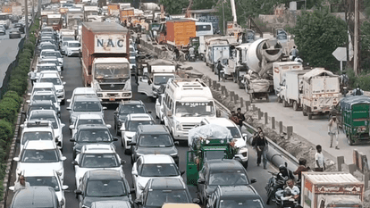 11kV High-Tension Wire Falls on Delhi-Jaipur Highway 12-km-Long Traffic Jam Ensues