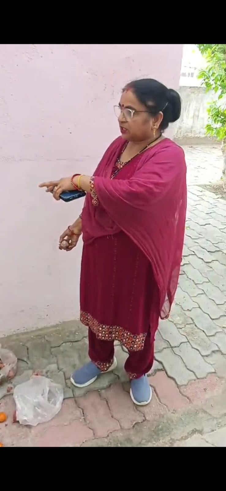 Kanpur Children's health at risk in primary school rotten vegetables used in mid-day meal video viral