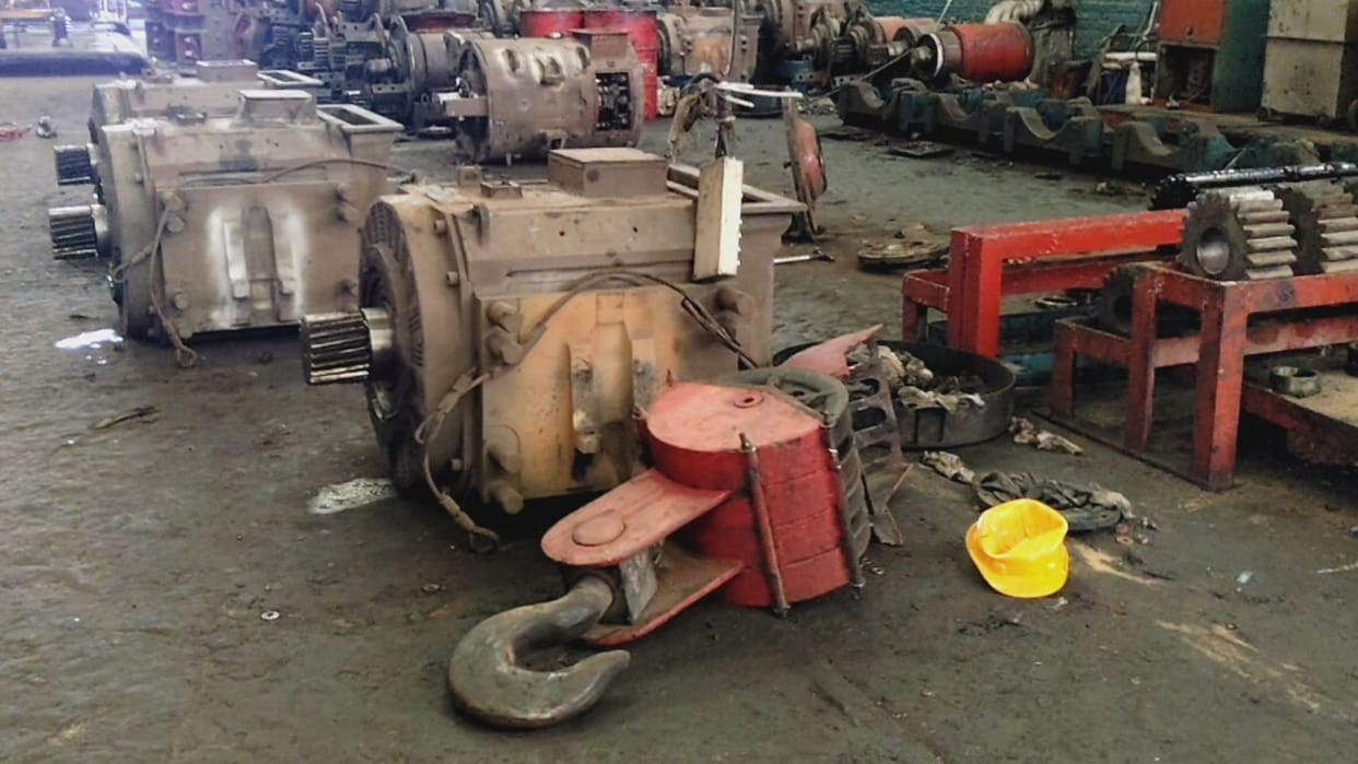 Crane cable snaps pulley falls head worker below colleagues create an uproar refuse to work in chandauli