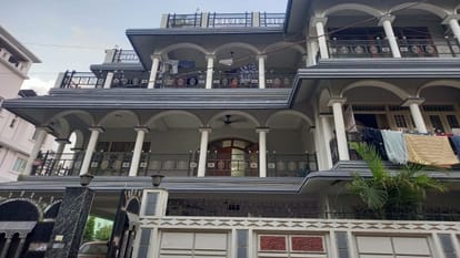 इंजीनियर के घर पर पहुंची थी निगरानी की टीम।
