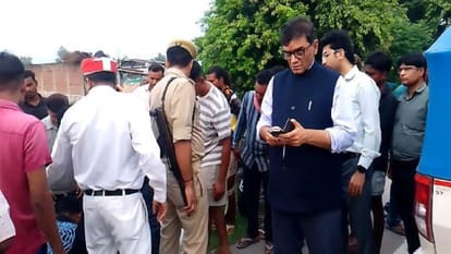 डीएम ने घायल युवक को भिजवाया अस्पताल